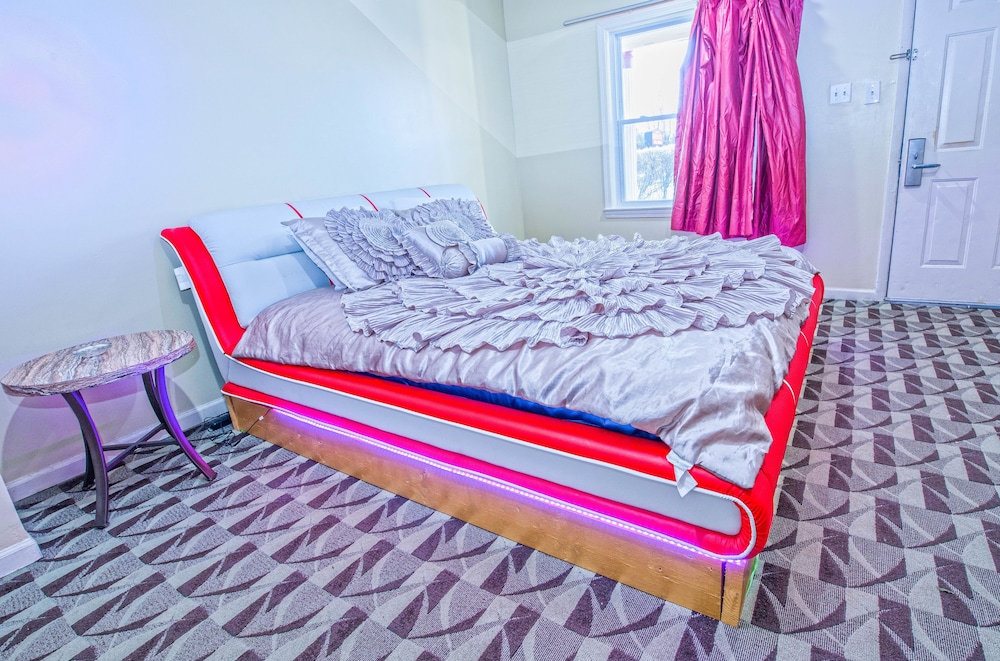 Presidential Inn & Suites - photo 19