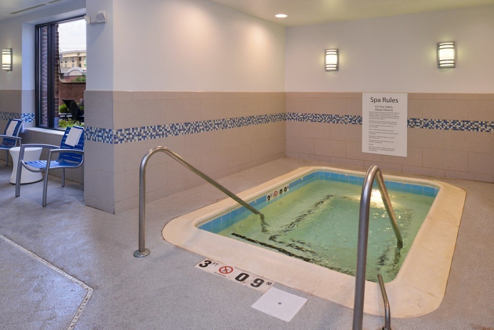 Holiday Inn Express & Suites Indianapolis Dtn Conv Ctr Area by IHG - photo 51