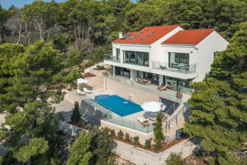 Villa Hera Lumbarda Private Pool Near Beaches Ideal for Groups — 4-Star Luxury Hotel in Lumbarda, Croatia