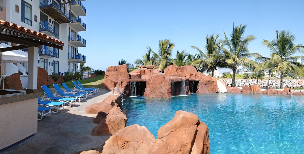 Pool waterfall