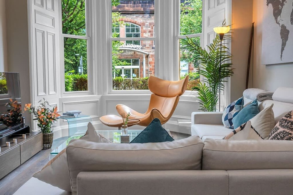 Elegant 2bed Central Edinburgh by Holiday Homes — 4-Star Luxury Hotel in Edinburgh, United Kingdom