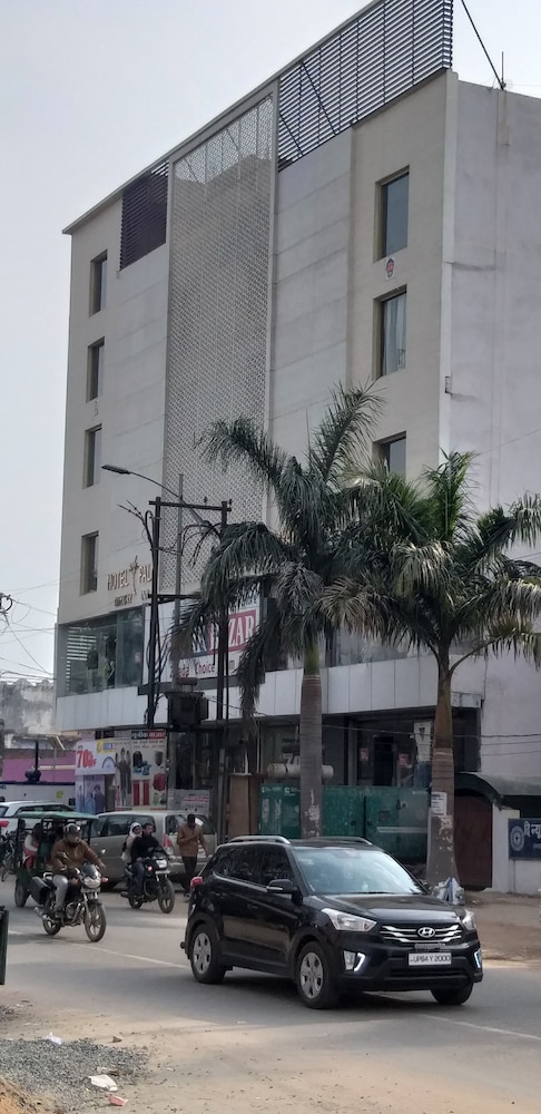 Hotel palm luxury inn — Mainpuri — photo 2