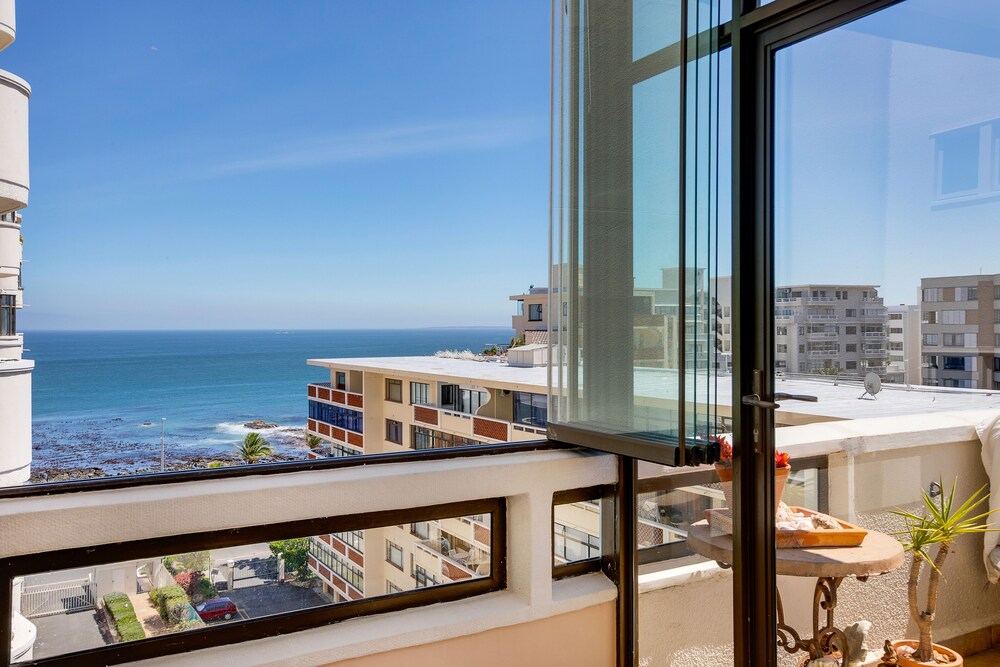 Backup Powered Atlantic Sea View Penthouse — 4-Star Luxury Hotel in Cape Town, South Africa