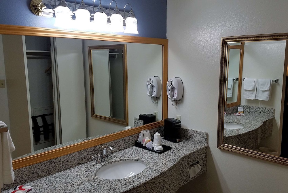 Days Inn by Wyndham Grand Junction - photo 17