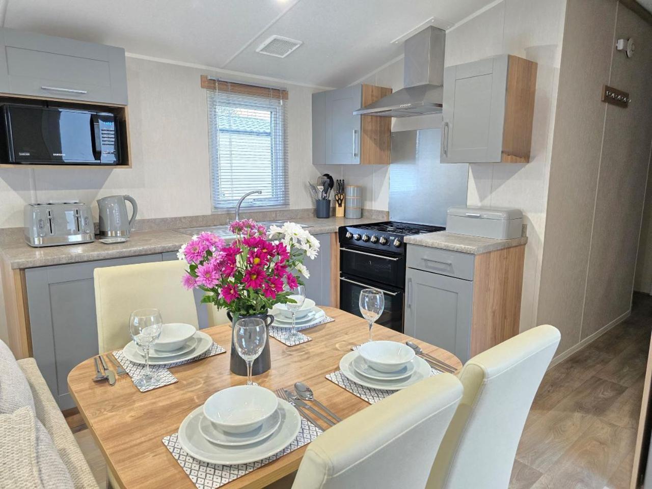 Cornwall Caravan Retreat 3 Crantock - last minute hotel in Newquay