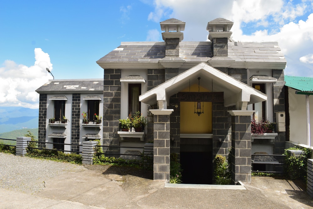 Sun N Snow Inn By Leisure Hotels in Almora, India