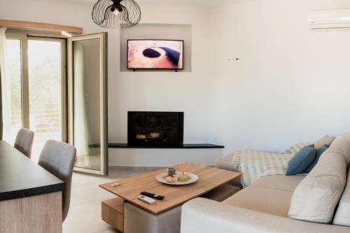 Alonakia Home Suites — 4-Star Luxury Hotel in Filiatra, Greece