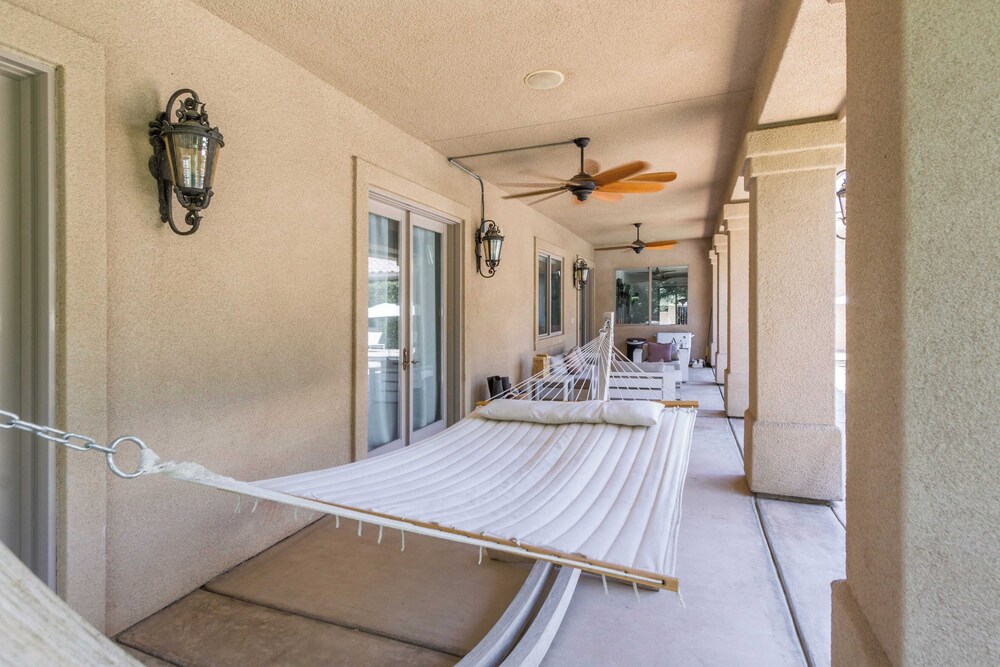 The Date Palm Estate by Avantstay Expansive Estate w Game Room Backyard Oasis w Pool & Spa - photo 45
