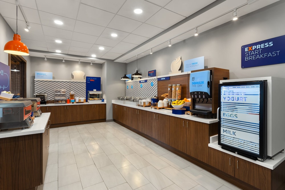 Holiday Inn Express Atlanta Airport North by IHG - photo 25