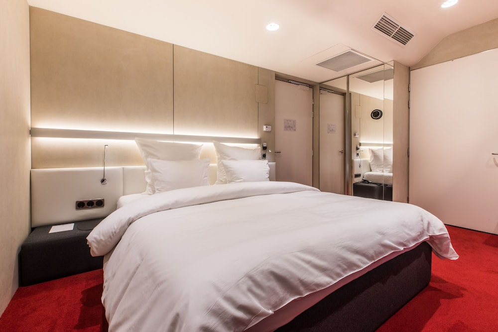 The Grove Design Hotel
