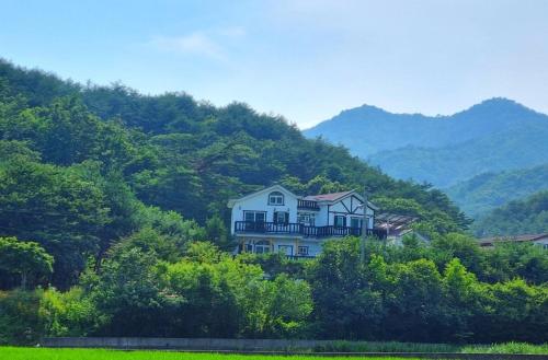 Samcheok Rose Valley Pension in Santyoku, South Korea