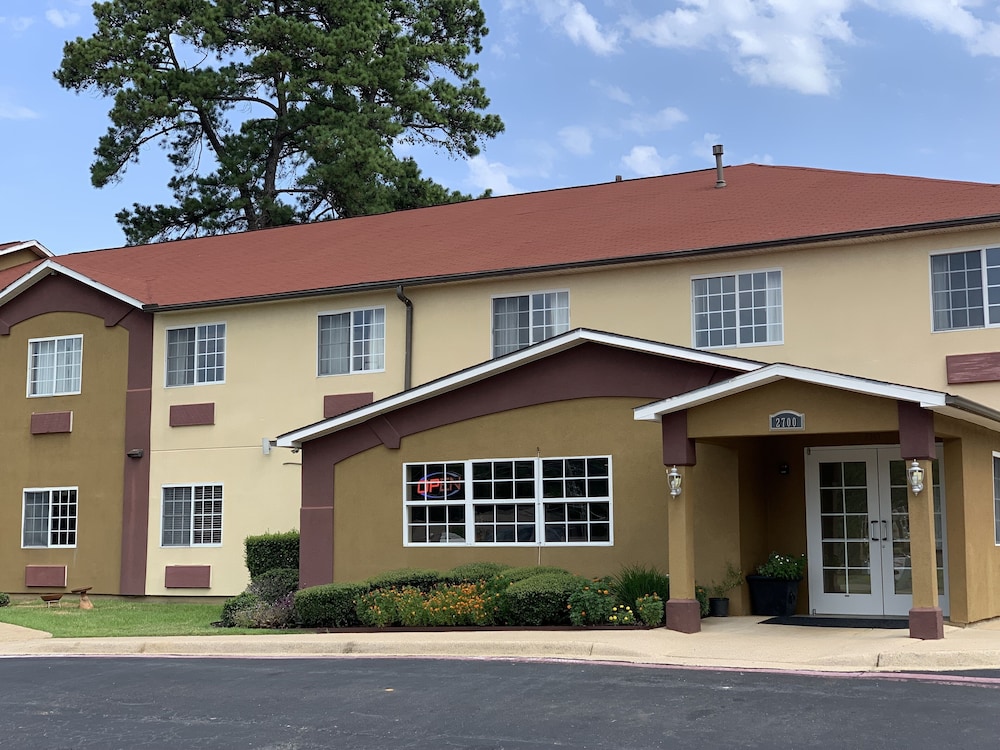HomeTown Inn & Suites - photo 30