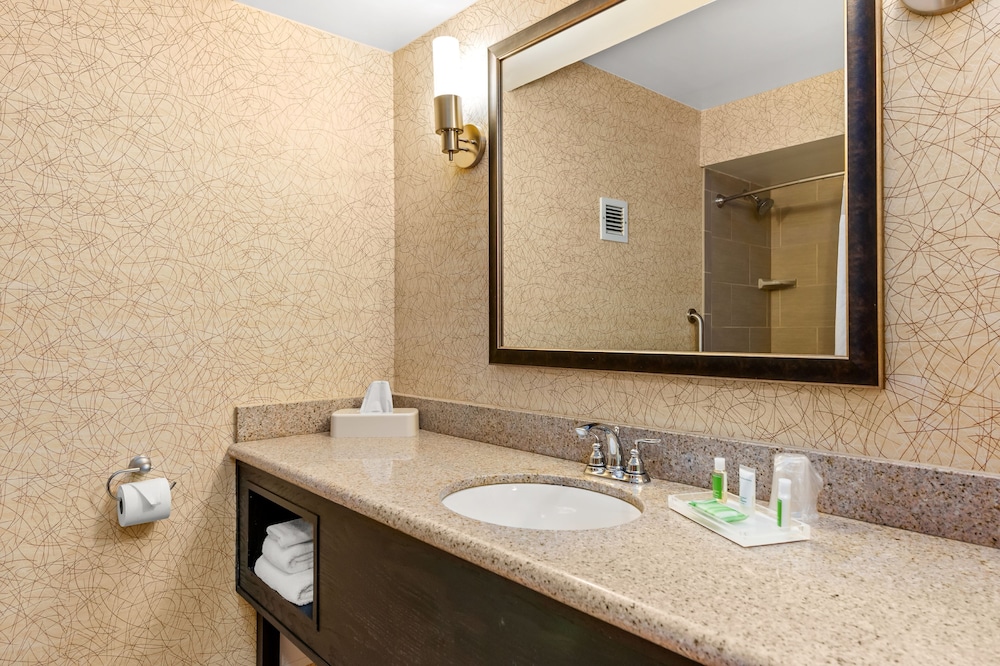 Holiday Inn by IHG - photo 17