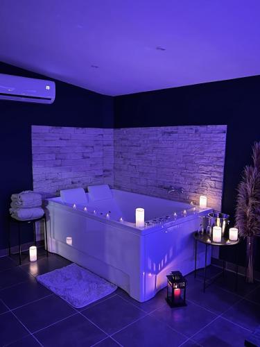 LeStudio83210 Loveroom jacuzzi balneo petit déjeuner inclus meublé de tourisme 3 étoiles — hotel in Belgentier