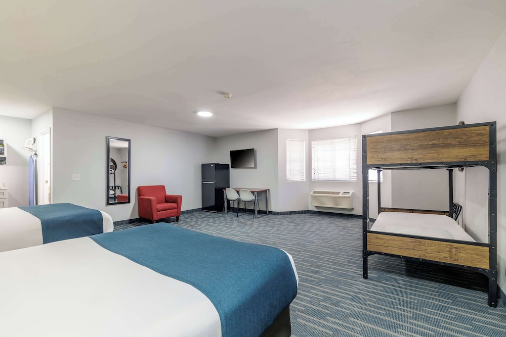 Howard Johnson by Wyndham Flagstaff I 40 East Lucky Lane - photo 10