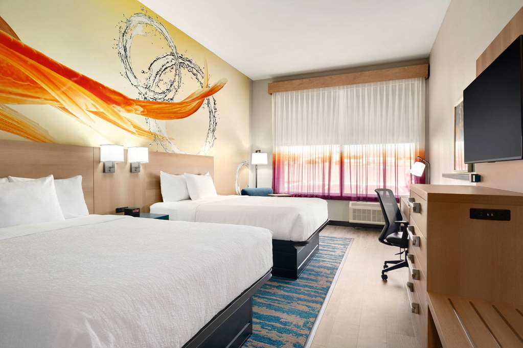 La Quinta Inn & Suites by Wyndham San Antonio Seaworld LAFB - photo 24