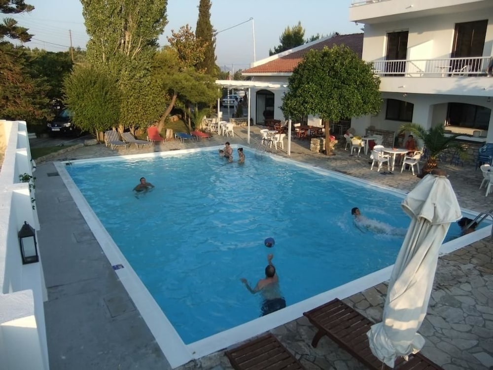 Hotel Apollon — hotel near Samos Airport