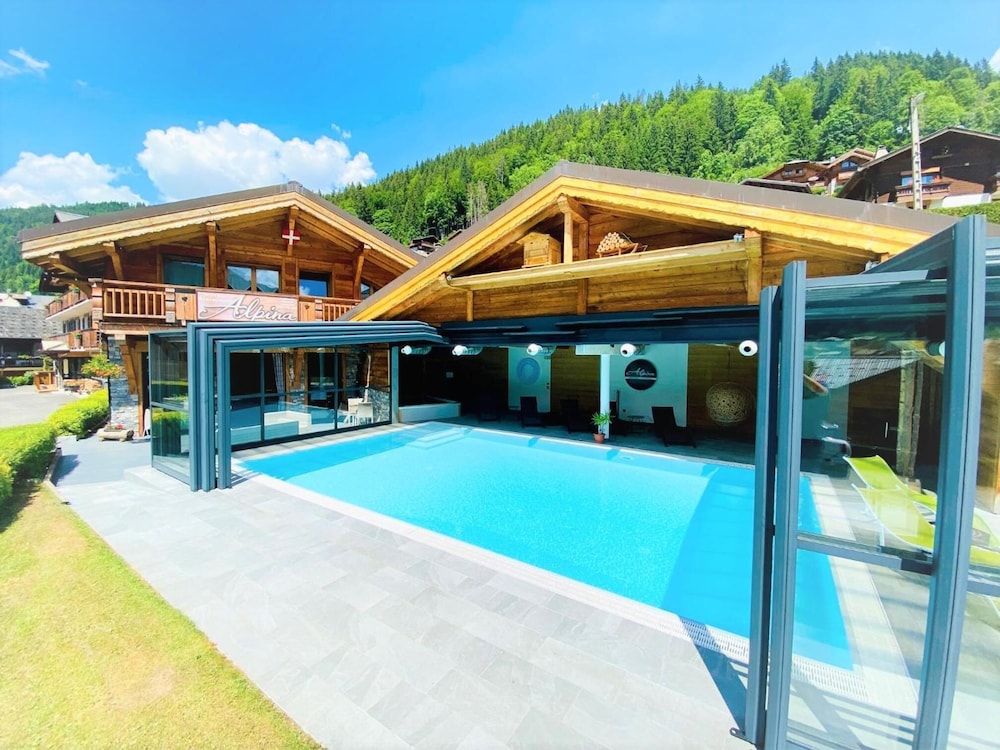Hotel Alpina — hotel in Morzine