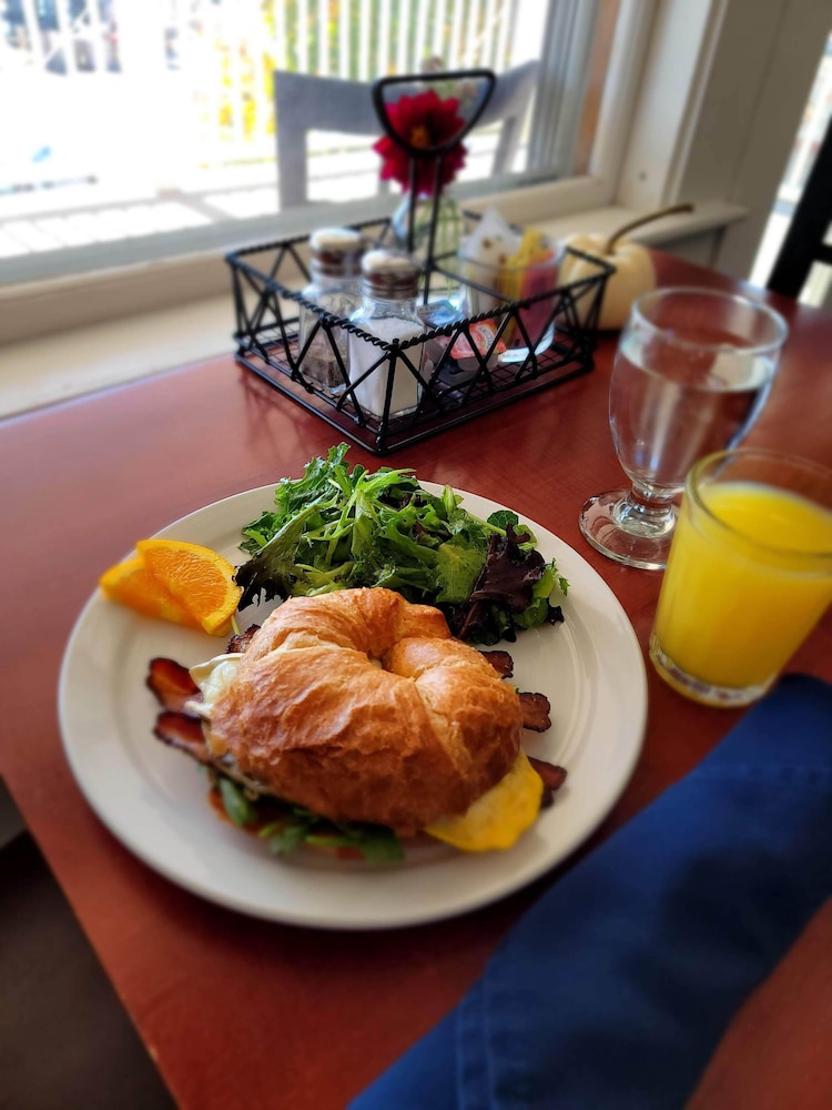 East Wind Inn on the Water - photo 35