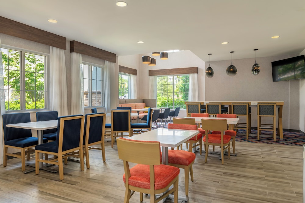 Hampton Inn by Hilton Manchester - photo 40