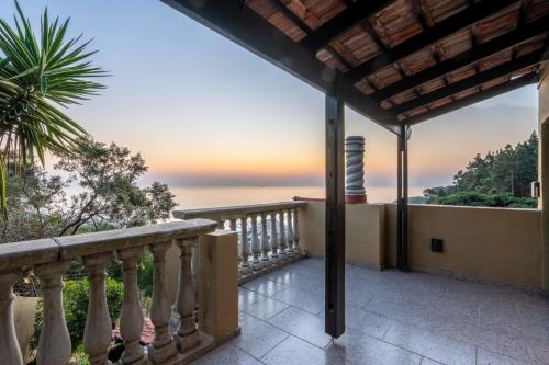 Spacious 3 Bedroom Retreat with Ocean View