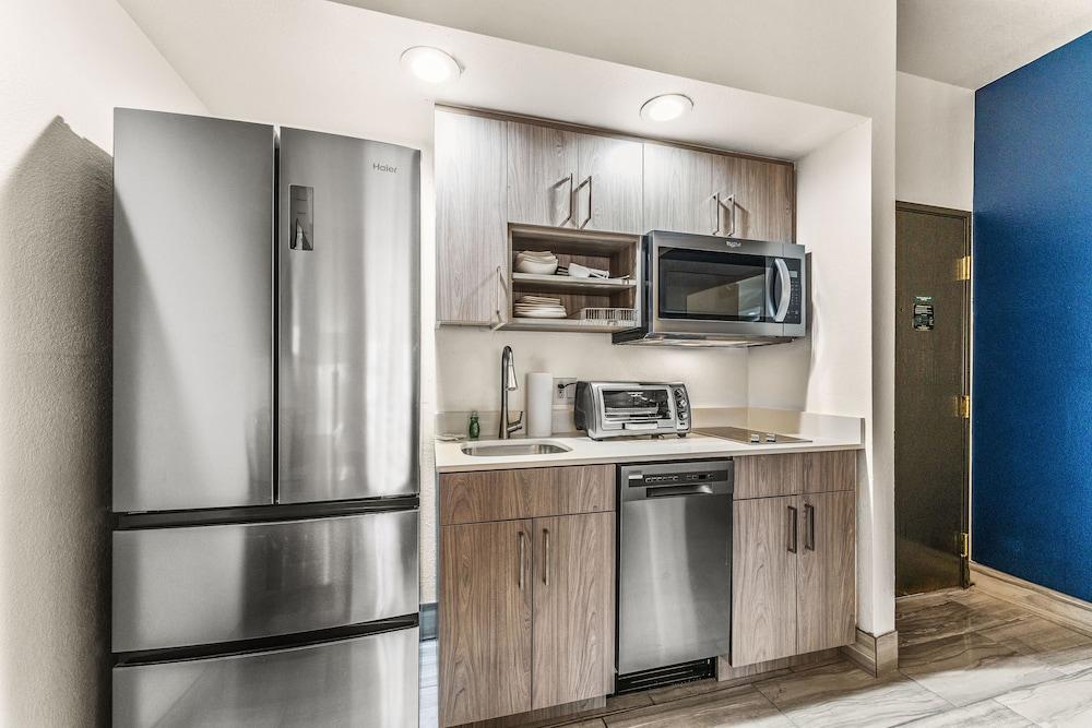 Hawthorn Suites by Wyndham Tempe - photo 65