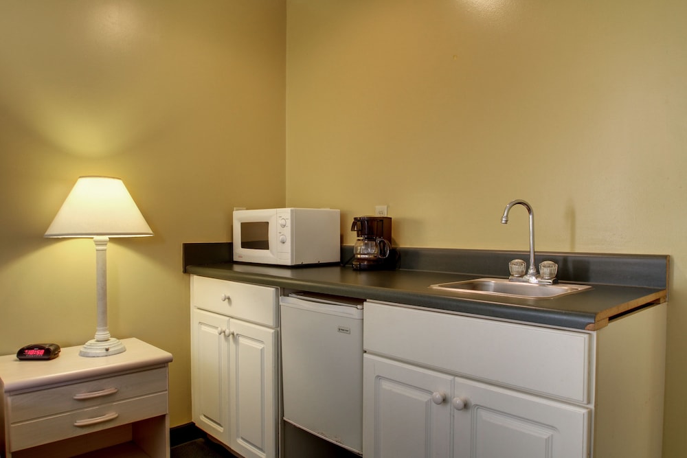 Key West Inn Childersburg - photo 21