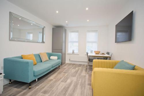 SEA AIR by BOURNECOAST A Two Bedroom Apartment with Parking Minutes to the Sandy Beaches FM10676 — 4-Star Luxury Hotel in Bournemouth, United Kingdom