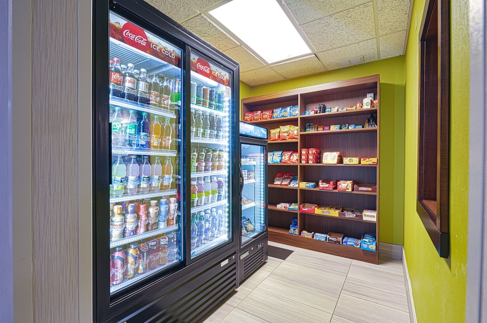 Holiday Inn Express Hotel & Suites East Lansing by IHG - photo 17