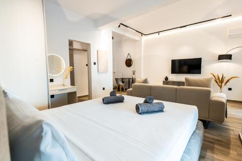 CHARĀ Apartment in Plaka Under The Acropolis — 4-Star Luxury Hotel in Athens, Greece