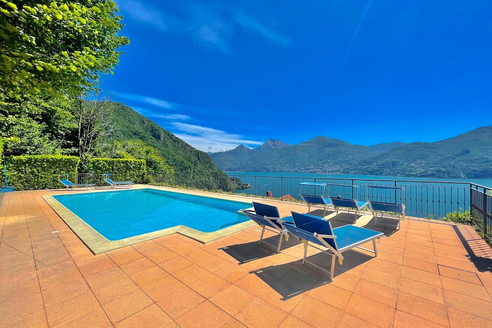 Villa Panoramica — 4-Star Luxury Hotel in Menaggio, Italy