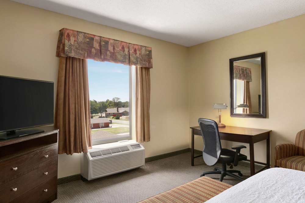 Hampton Inn & Suites Lawton - photo 8