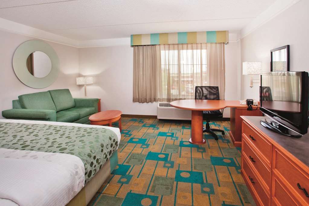 La Quinta Inn & Suites by Wyndham Winston Salem - photo 19