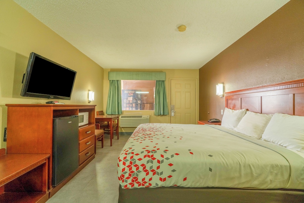 Crown Inn By Oyo Denver Tx - photo 15