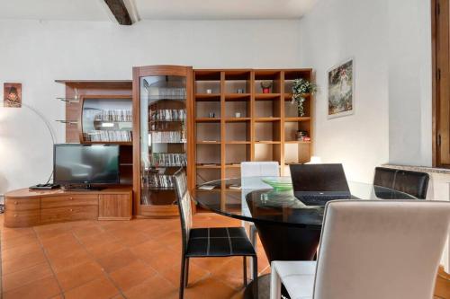 Fine Arts Apartment TV 40' HD Netflix Prime Dazn — 4-Star Luxury Hotel in Bologna, Italy