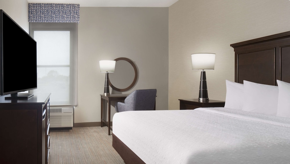 Hampton Inn Evansville - photo 12