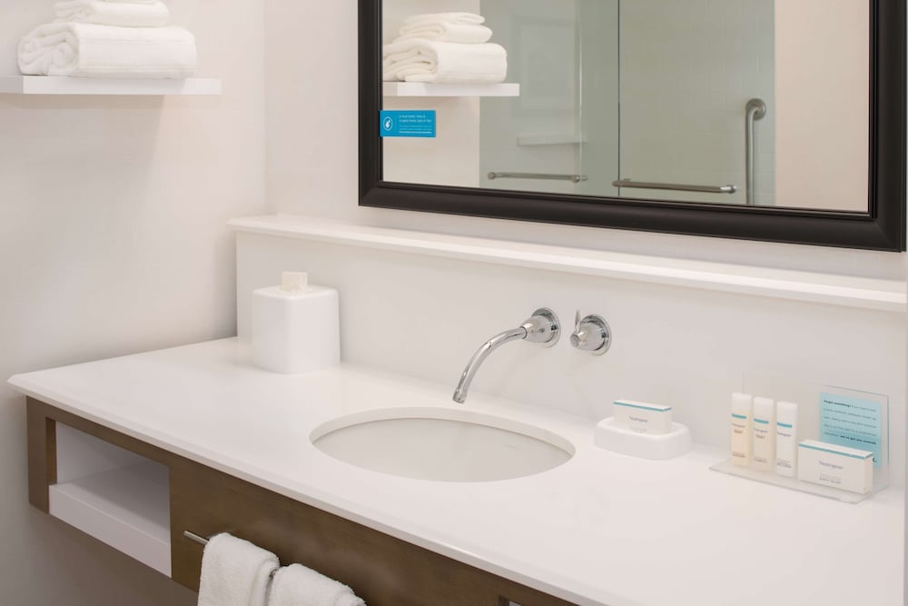 Hampton Inn & Suites Portland Pearl District - photo 31