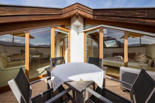 Stompferhof Mansarde — 4-Star Luxury Hotel in Caldaro Sulla Strada Del Vino, Italy