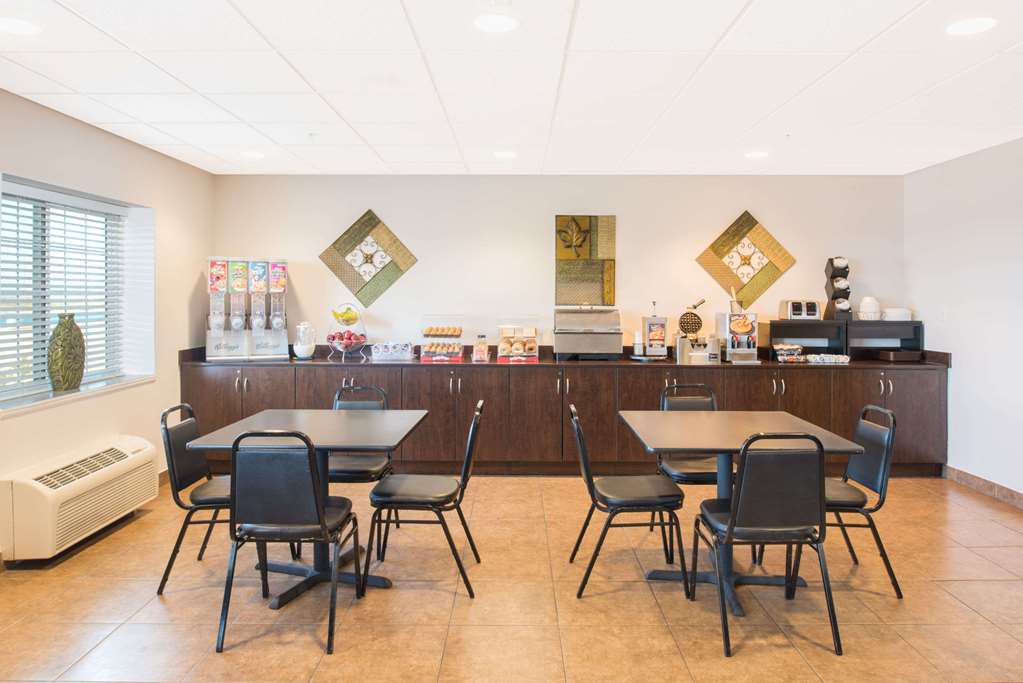 Microtel Inn & Suites by Wyndham Quincy Downtown River Area - photo 15