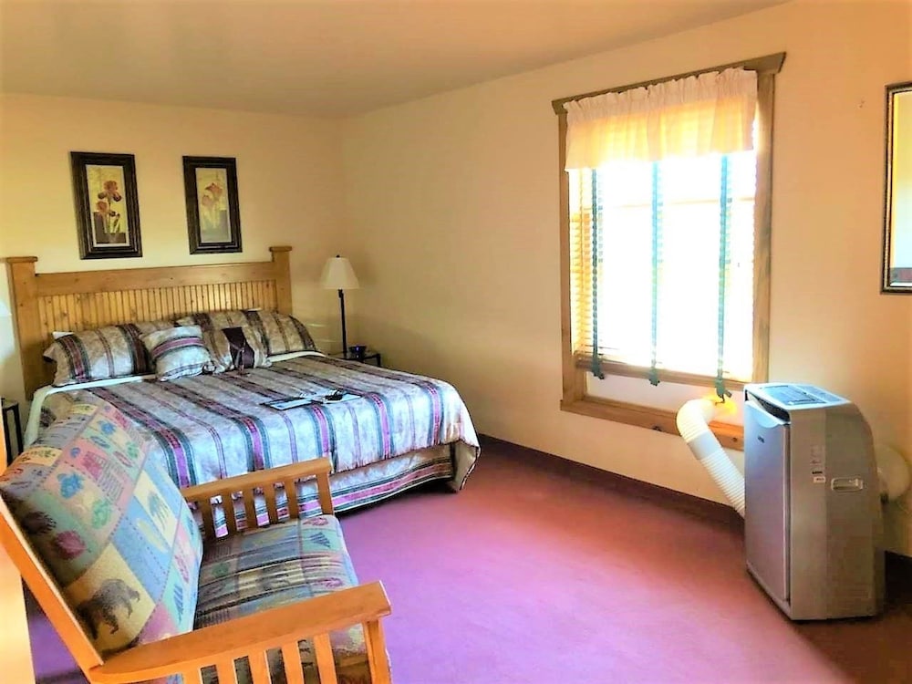 Elkhorn Mountain Inn - photo 6