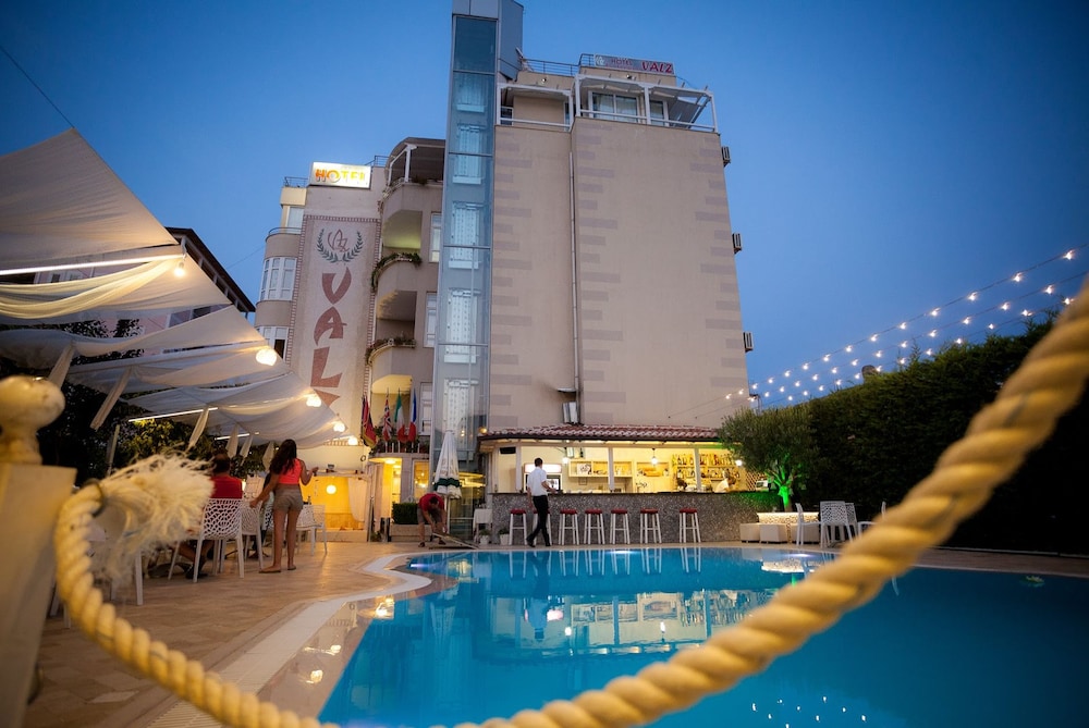Hotel Valz in Velipoje, Albania