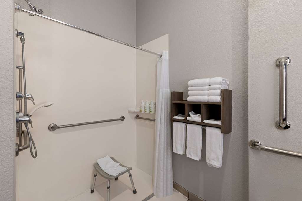 La Quinta Inn and Suites by Wyndham at WaTiki Waterpark - photo 4