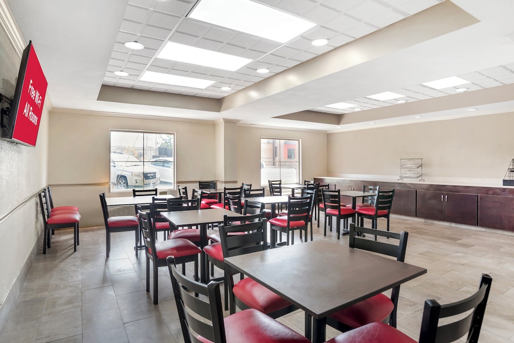 Red Roof PLUS & Suites Vicksburg - photo 28