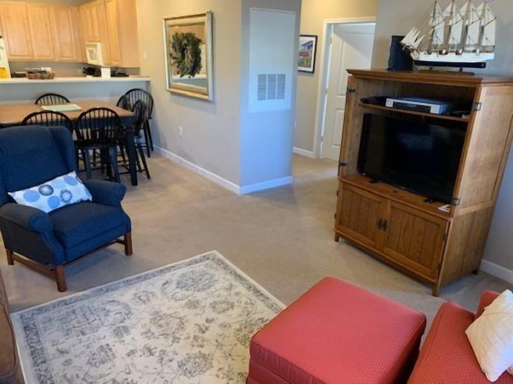 221 06 Woodlands Way 12916406 — Calabash