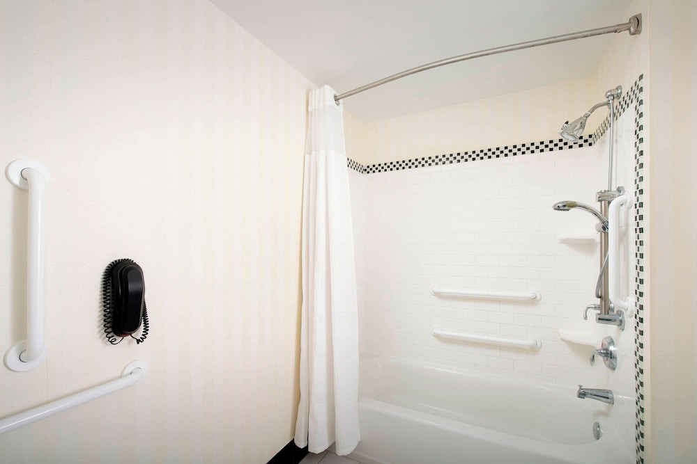 Fairfield Inn & Suites by Marriott Miami Airport South - photo 11