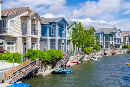 Marina Escape Lake Family Fishing Casino — Sparks