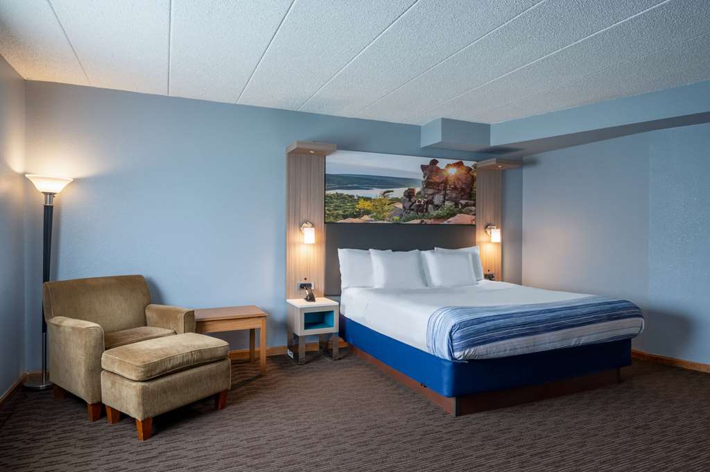 AmericInn by Wyndham Eau Claire - photo 35