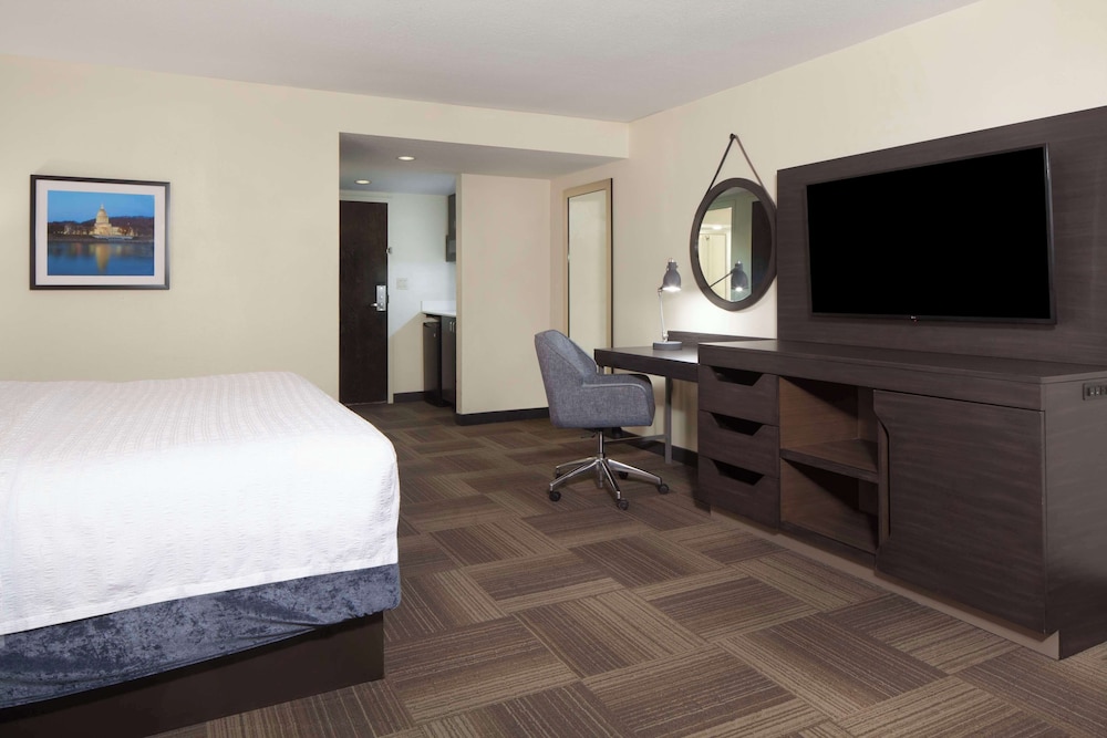 Hampton Inn Charleston Southridge - photo 15