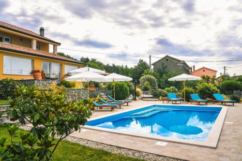 Pool house with beautiful seaview big garden and old tavern — 4-Star Luxury Hotel in Rijeka, Croatia