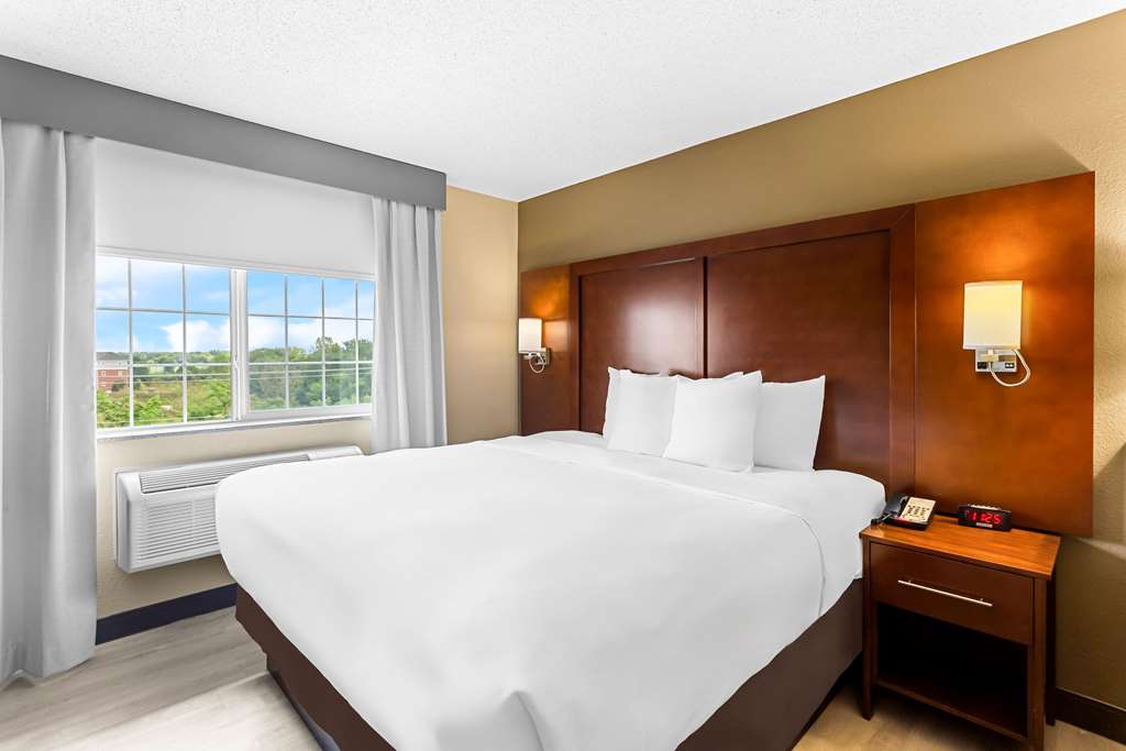 Comfort Suites Grayslake near Libertyville North - photo 32